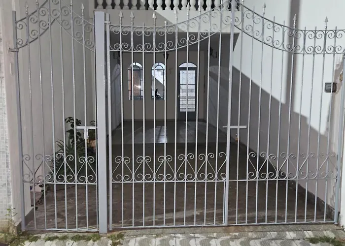 Casa Familiar E Espacosa Em Aparecida Sp, Com 3 Quartos