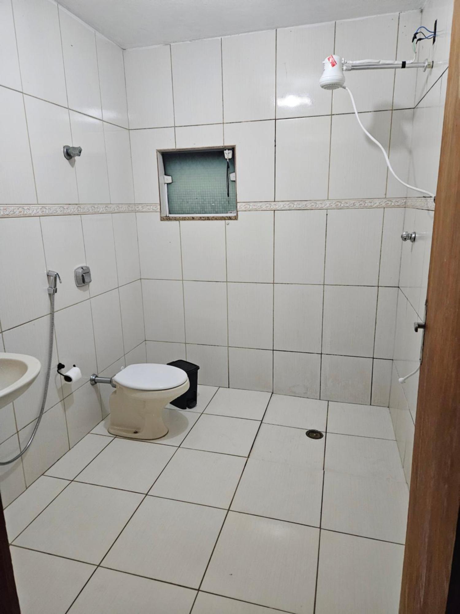 Casa Familiar E Espacosa Em Aparecida Sp, Com 3 Quartos