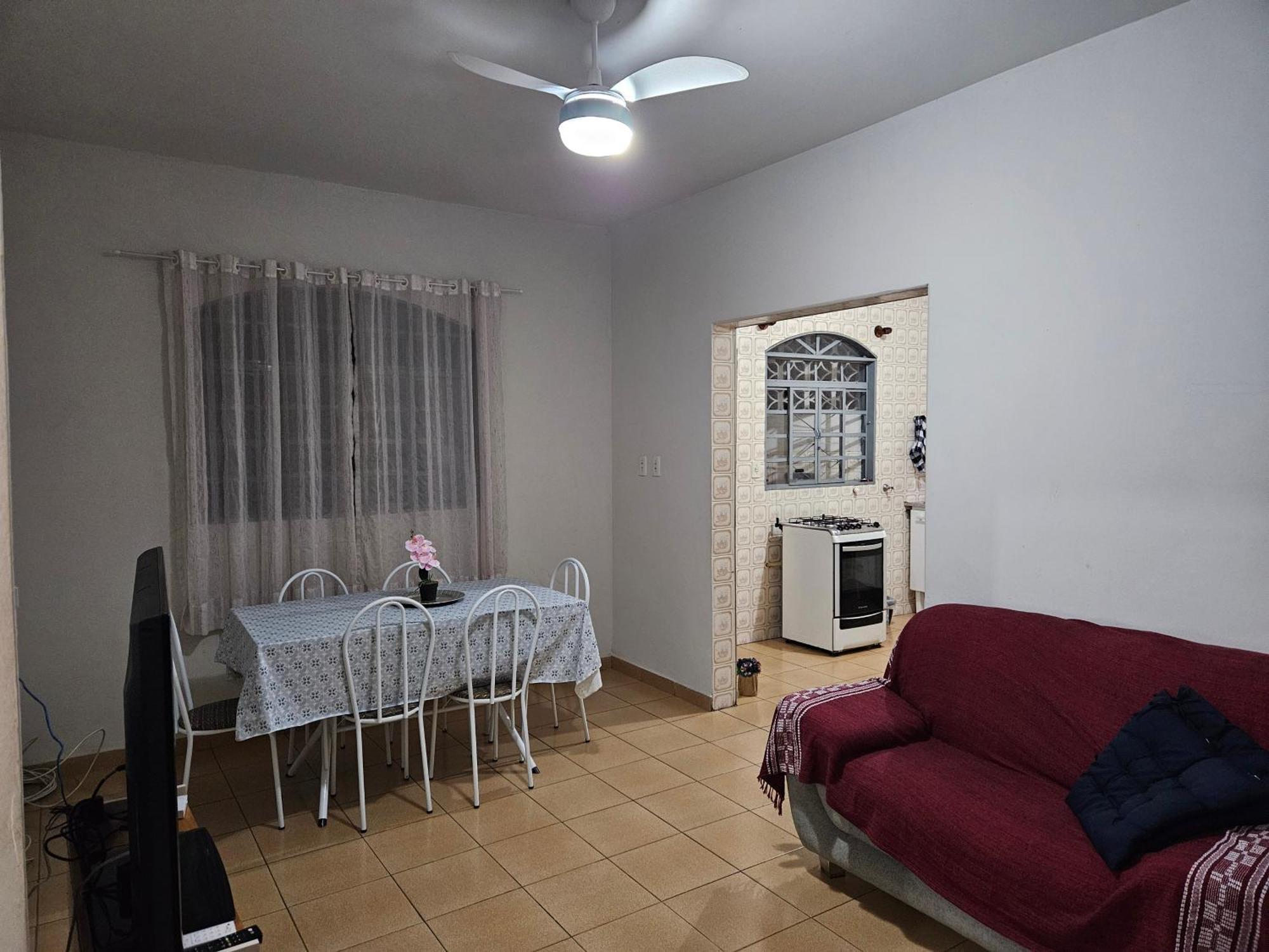 Casa Familiar E Espacosa Em Aparecida Sp, Com 3 Quartos * Aparecida (Sao Paulo)